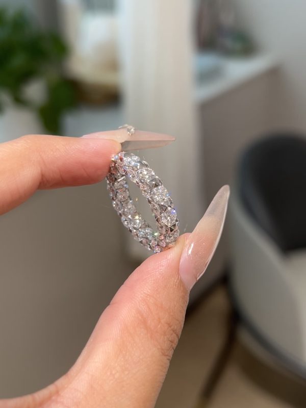 Women's Wedding Band in 18K White Gold With a Full Circle Of Lab Grown Diamonds