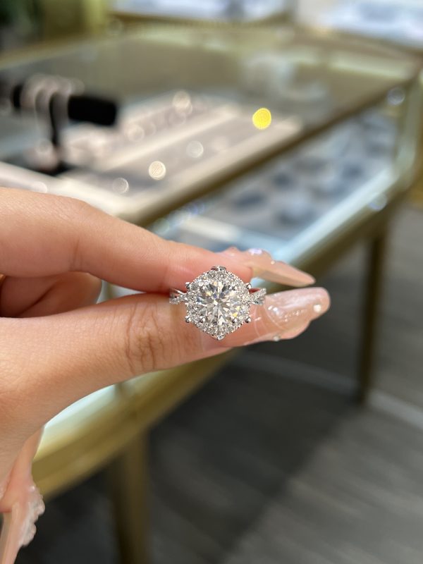 1CTW Round Brilliant Lab Grown Diamond Engagement Ring