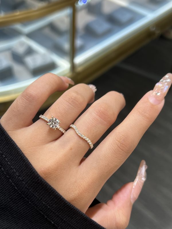 1CTW Round Brilliant Lab Grown Diamond Engagement Ring Four Prong