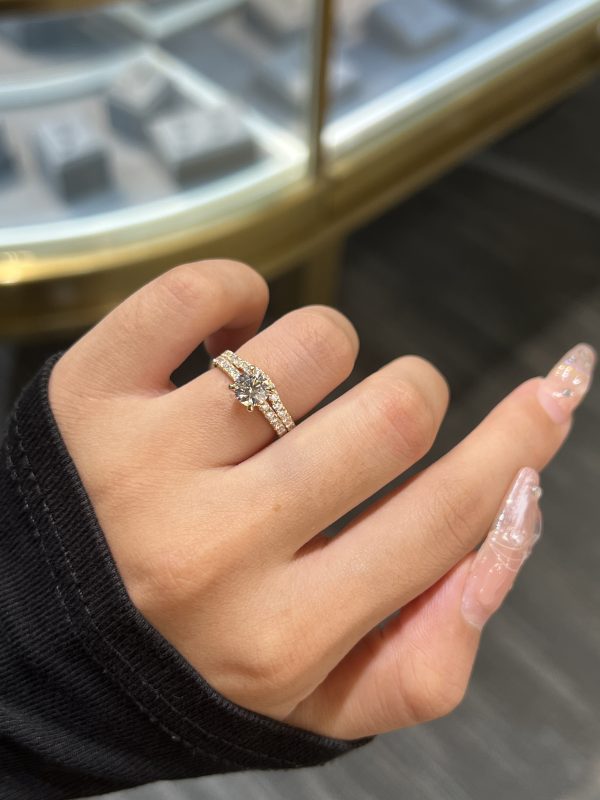 1CTW Round Brilliant Lab Grown Diamond Engagement Ring Four Prong