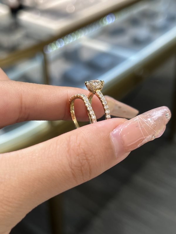 1CTW Round Brilliant Lab Grown Diamond Engagement Ring Four Prong