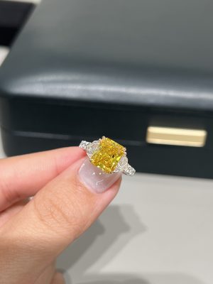3 Carats Radiant Cut Fancy Vivid Yellow  Lab Grown Diamond Engagement Ring in 18K Gold