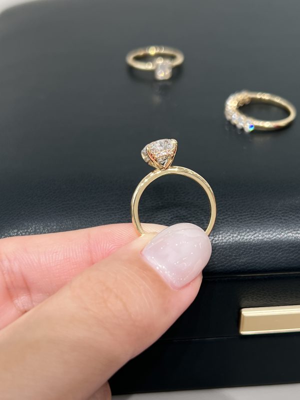 3 Carats Oval Cut Lab Grown Diamond Engagement Ring in 18K Yellow Gold