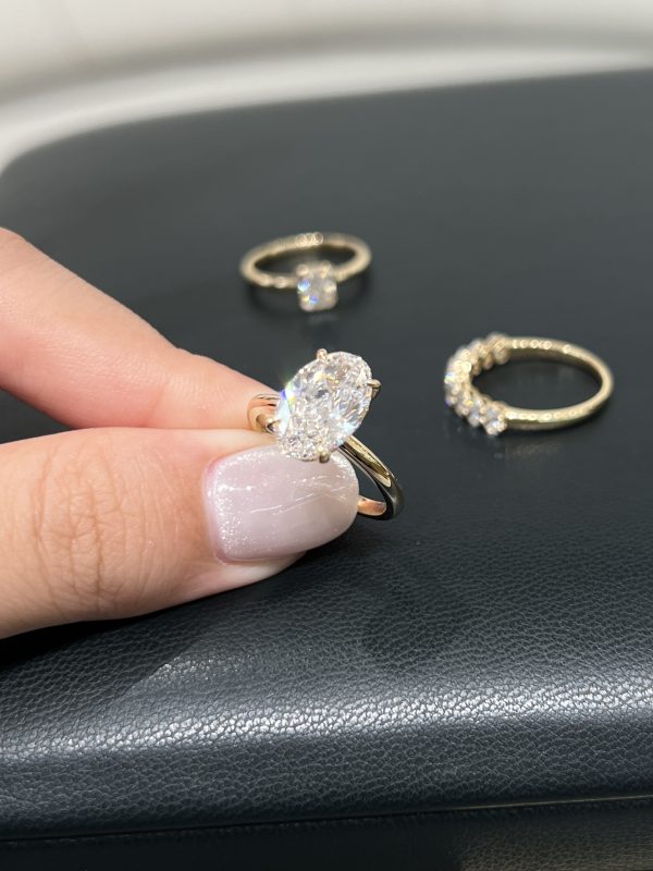 3 Carats Oval Cut Lab Grown Diamond Engagement Ring in 18K Yellow Gold