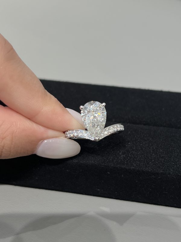 3 Carats Pear Shape Lab Grown Diamond Engagement Ring in 18k White Gold