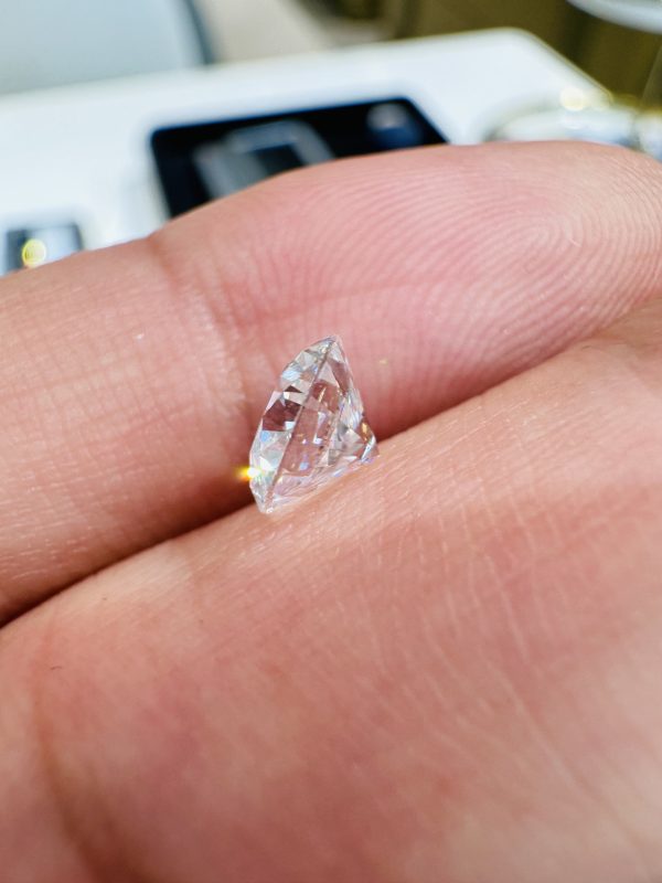 1 Carat Round Brilliant Cut CVD Lab Grown Diamond D VS1 IGI Certificate