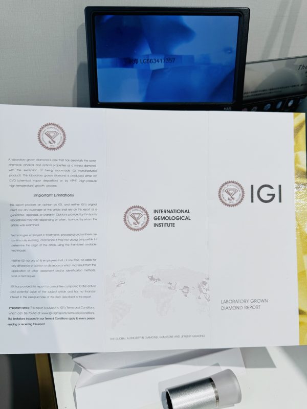 1 Carat Round Brilliant Cut CVD Lab Grown Diamond D VS1 IGI Certificate