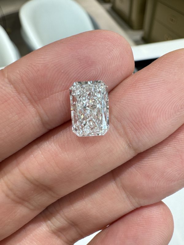 3 Carats Radiant Cut CVD Lab Grown Diamond IGI Certified D VS1
