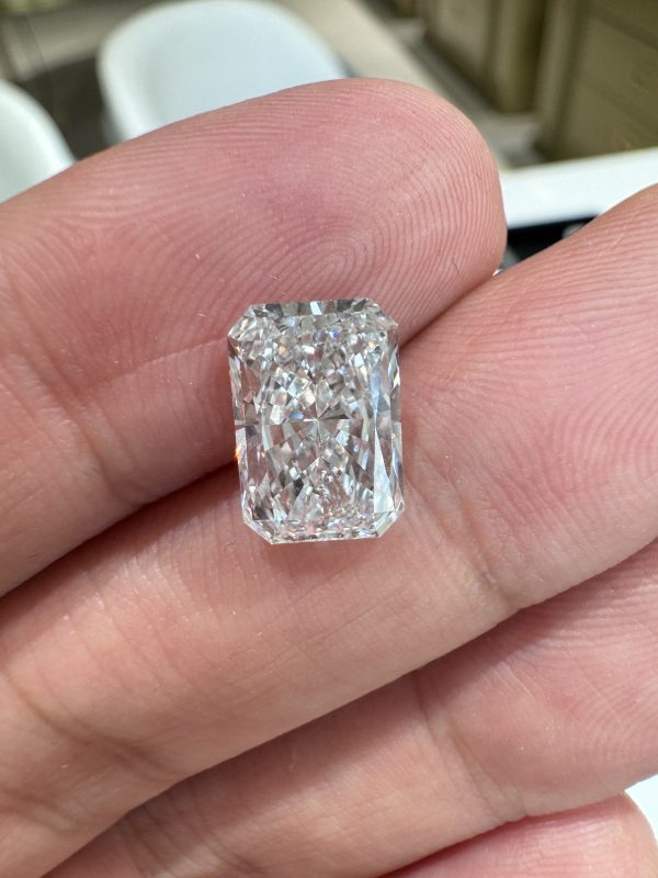 3 Carats Radiant Cut CVD Lab Grown Diamond IGI Certified D VS1