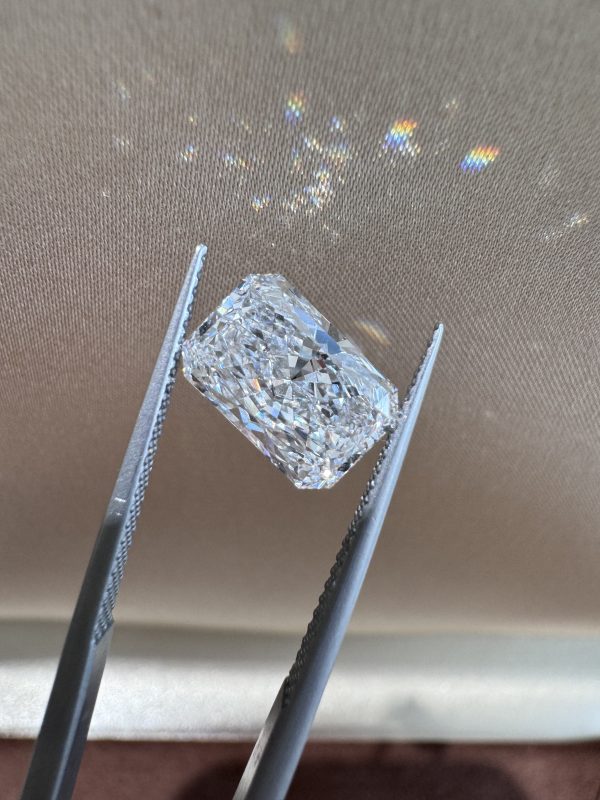 3 Carats Radiant Cut CVD Lab Grown Diamond IGI Certified D VS1
