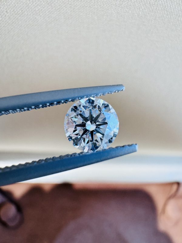 1 Carat Round Brilliant Cut CVD Lab Grown Diamond D VS1 IGI Certificate