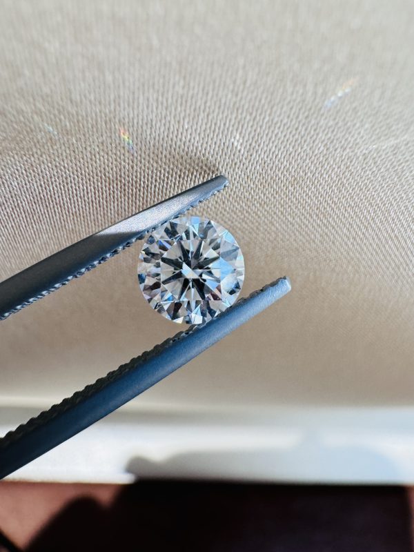 1 Carat Round Brilliant Cut CVD Lab Grown Diamond D VS1 IGI Certificate