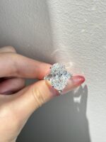 18K white gold 10ct Oval cut lab grown diamond Three-Stone ring