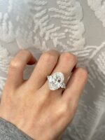 18K white gold 10ct Oval cut lab grown diamond Three-Stone ring