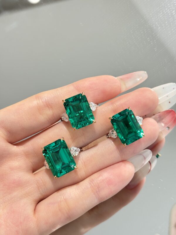 18K white gold 11ct Emerald cut lab grown diamond Three-Stone ring