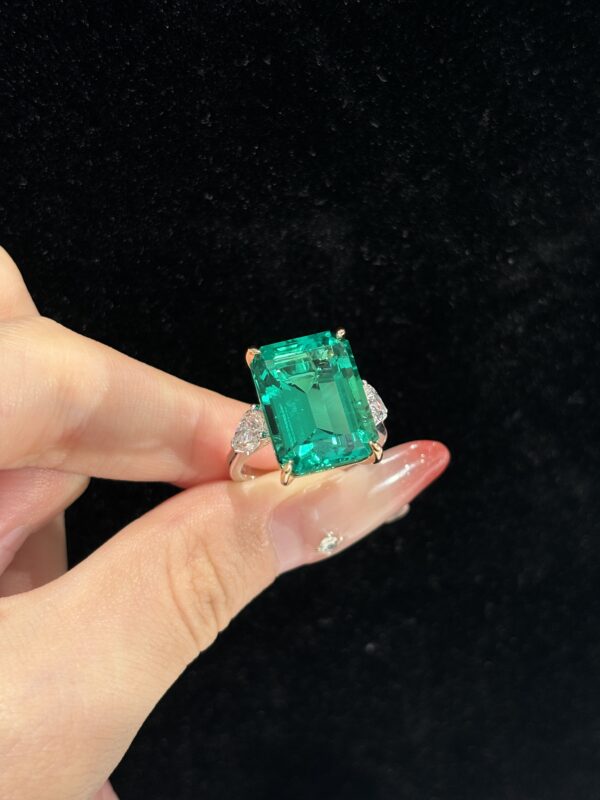 18K white gold 11ct Emerald cut lab grown diamond Three-Stone ring