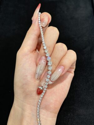 5.62ct Total Weight Round Brilliant Cut Lab-Grown Diamond Graduated Tennis Bracelet, 3-Prong Setting