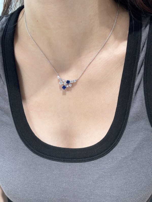 Lab Grown Sapphire Cluster Necklace in 18K Gold Setting