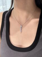 Victoria Necklace 18K White Gold Diamond Setting